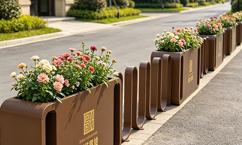 拦车不拦人，烟火与秩序共生｜甘肃张掖同款 U 型花箱护栏
