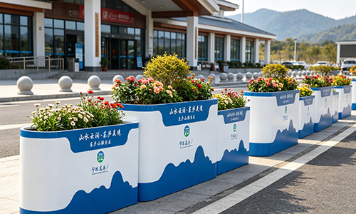 把山水搬进服务区：定制景观隔离花箱