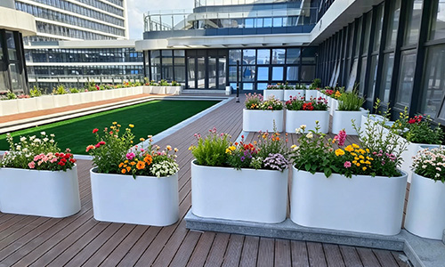 屋顶花园花箱厂家：定制花箱打造云端景观